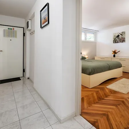 Oasis Apartment Split