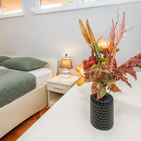 Oasis Apartment Split