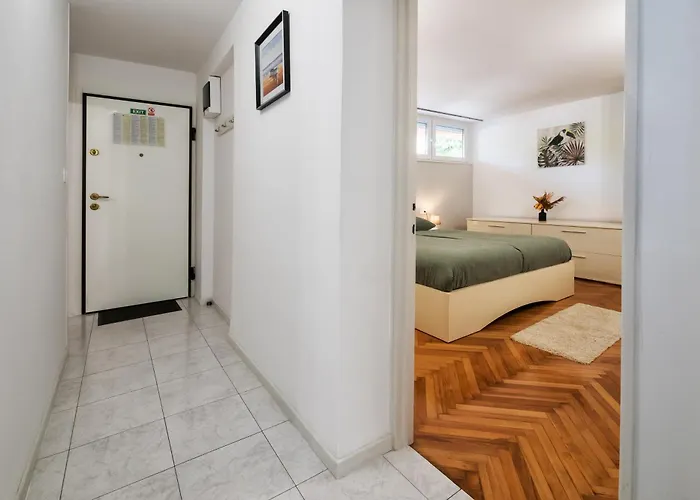 Oasis Apartment Split