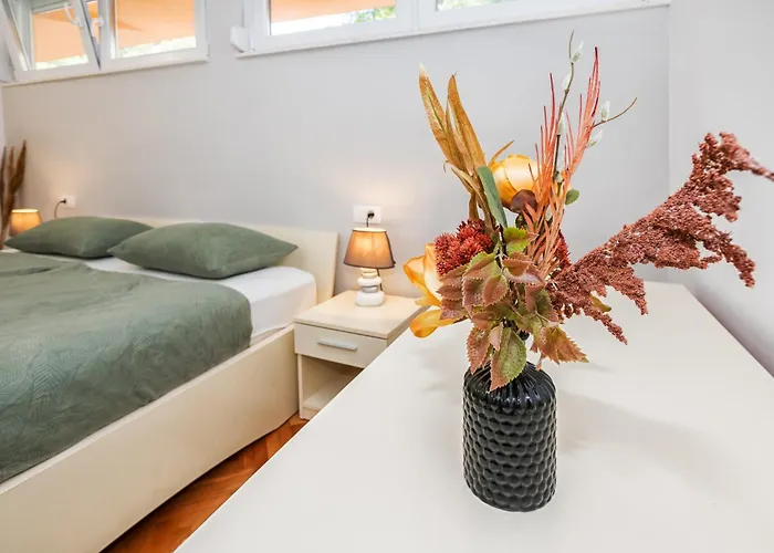 Oasis Apartment Split